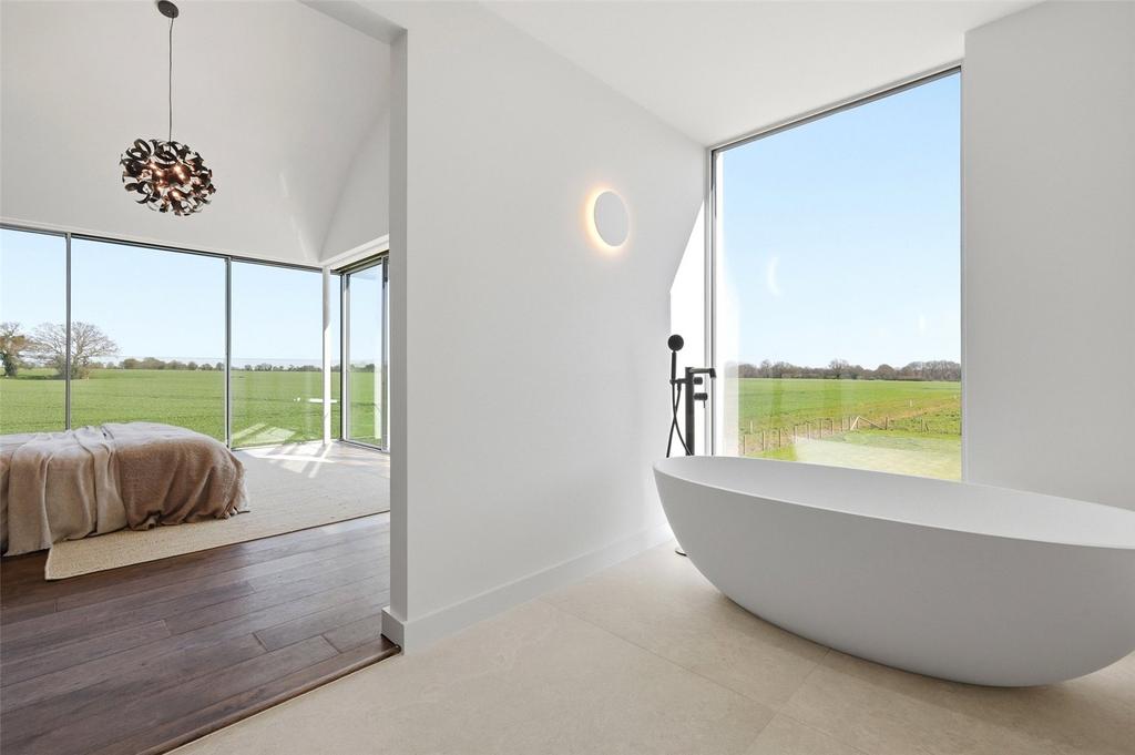 Main En Suite