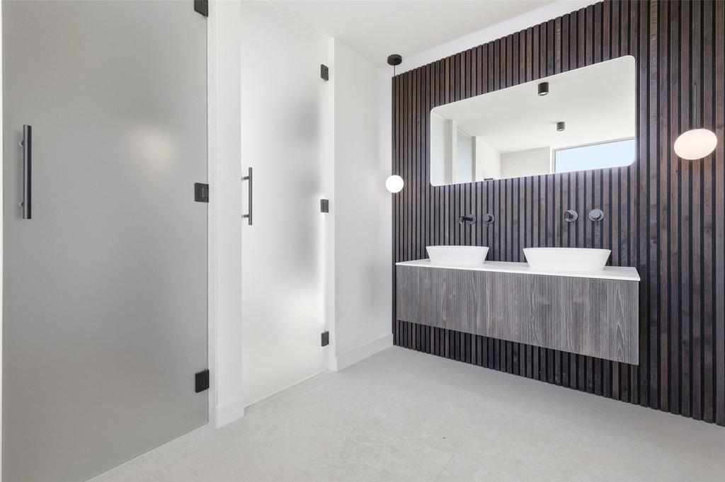 Main En Suite