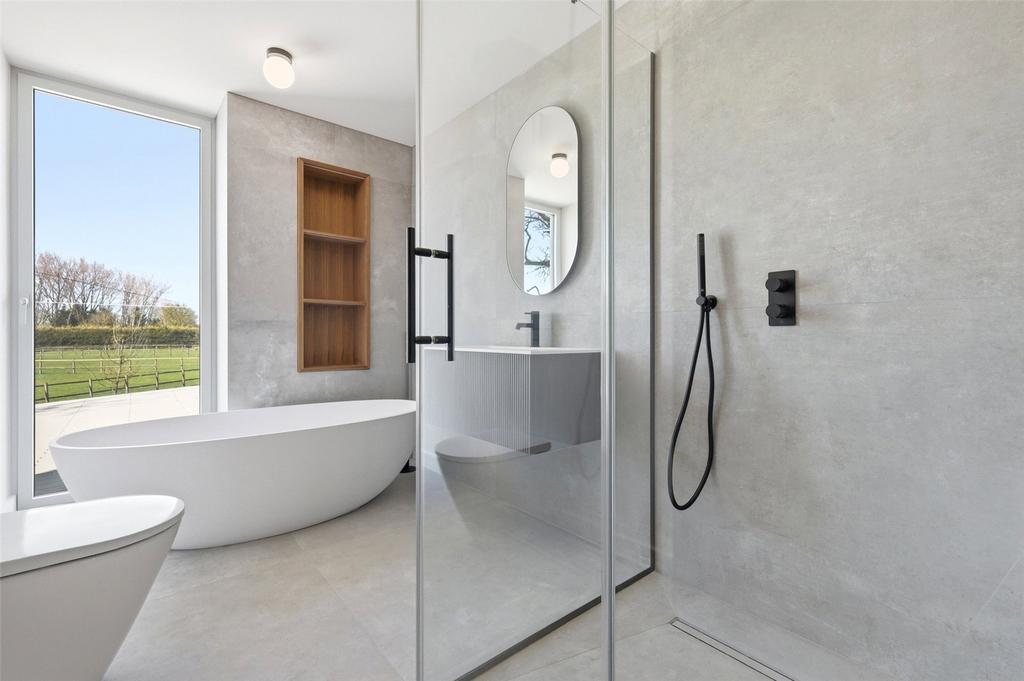 Main En Suite