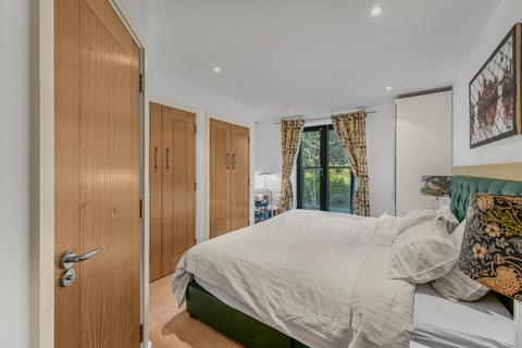 2 bedroom flat for sale, Winterton House, 4 Maida Vale, London
