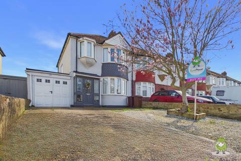 4 bedroom end of terrace house for sale, WOODLANDS ROAD, GILLINGHAM, ME7 2SX