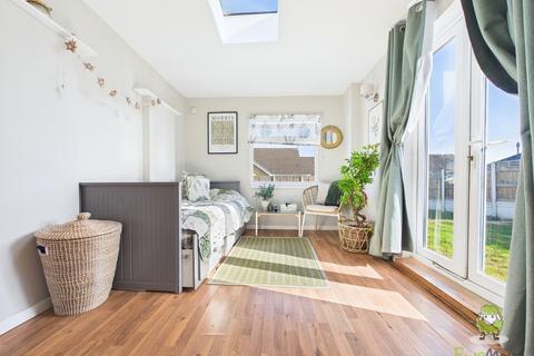 4 bedroom end of terrace house for sale, WOODLANDS ROAD, GILLINGHAM, ME7 2SX