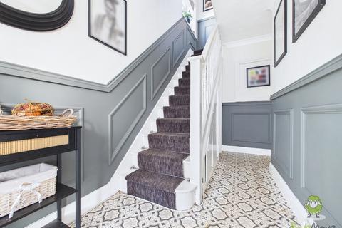 4 bedroom end of terrace house for sale, WOODLANDS ROAD, GILLINGHAM, ME7 2SX