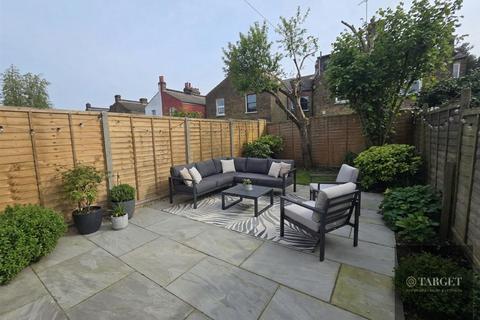 2 bedroom flat to rent, Drayton Road GR, London N17