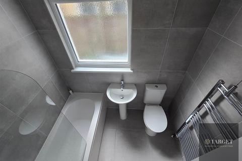 2 bedroom flat to rent, Drayton Road GR, London N17