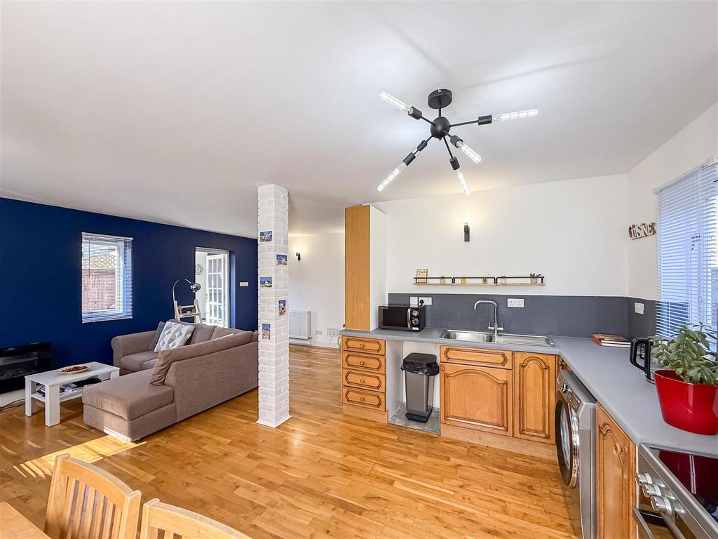 Lounge/kitchen dining