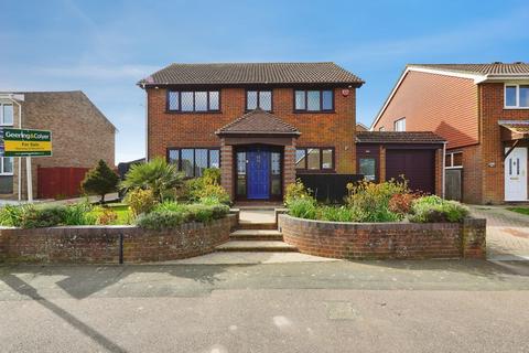 4 bedroom detached house for sale, Cranleigh Drive, Whitfield, Dover, Kent, CT16