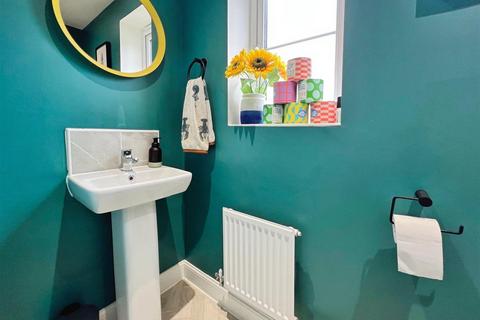 4 bedroom detached house for sale, Canter Way, Bradford BD2