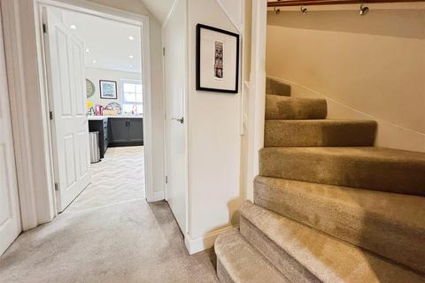 4 bedroom detached house for sale, Canter Way, Bradford BD2