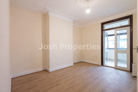 3 bedroom terraced house to rent, Hickling Road, Ilford IG1