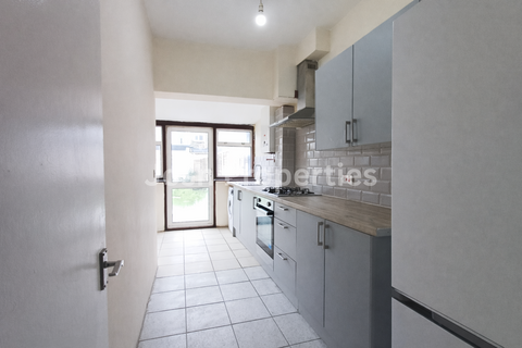 3 bedroom terraced house to rent, Hickling Road, Ilford IG1