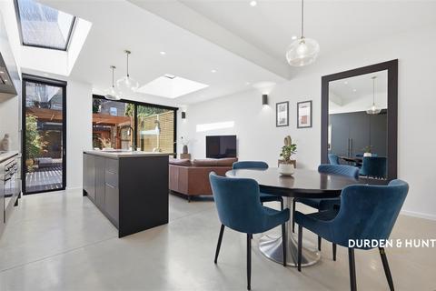 4 bedroom terraced house for sale, Halstead Road, Wanstead Village E11