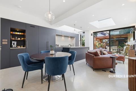 undefined, Halstead Road, London E11