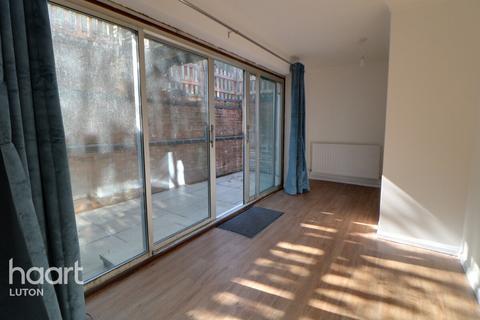 undefined, Hunts Close, Luton