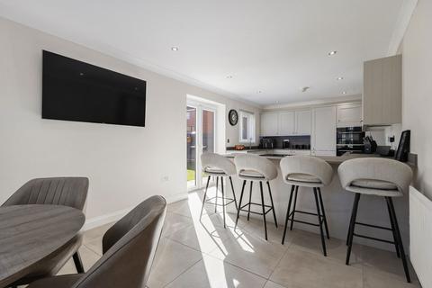 4 bedroom detached house for sale, Netherwood Avenue, Castleford WF10