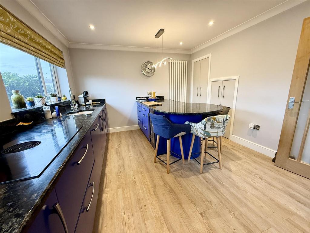 Kitchen breakfast room