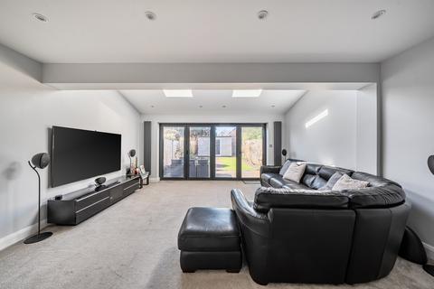 4 bedroom semi-detached house for sale, Cottimore Avenue, Walton On Thames, Surrey, KT12