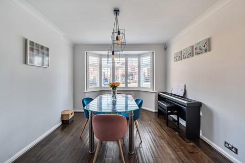 4 bedroom semi-detached house for sale, Cottimore Avenue, Walton On Thames, Surrey, KT12