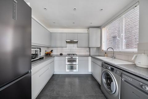 4 bedroom semi-detached house for sale, Cottimore Avenue, Walton On Thames, Surrey, KT12