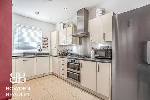 3 bedroom terraced house for sale, Marine Crescent, Hainault, IG6