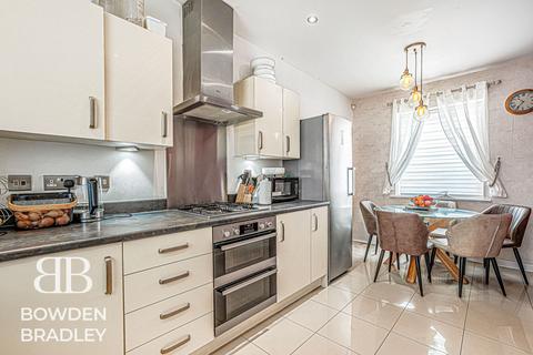 3 bedroom terraced house for sale, Marine Crescent, Hainault, IG6