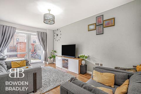 3 bedroom terraced house for sale, Marine Crescent, Hainault, IG6
