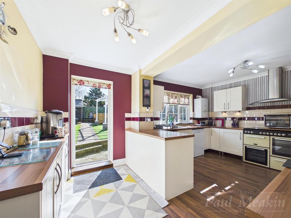 Kitchen/Utility Room