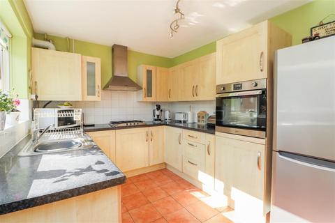 undefined, Heath Way, Horsham