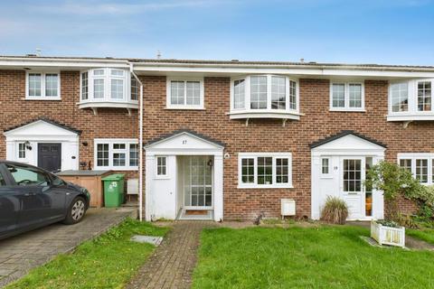 Leas Close, Chessington, KT9