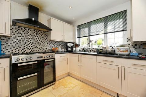 3 bedroom terraced house for sale, Leas Close, Chessington, KT9