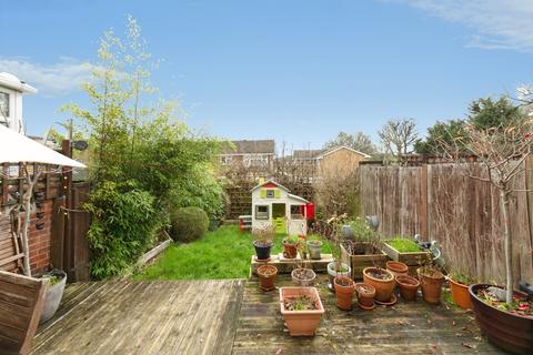 3 bedroom terraced house for sale, Leas Close, Chessington, KT9