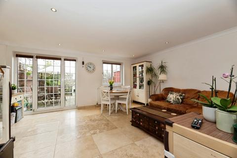 3 bedroom terraced house for sale, Leas Close, Chessington, KT9