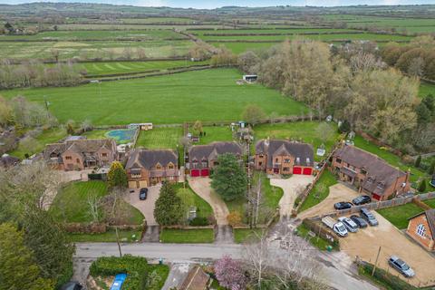 5 bedroom detached house for sale, The Avenue, Aylesbury HP18