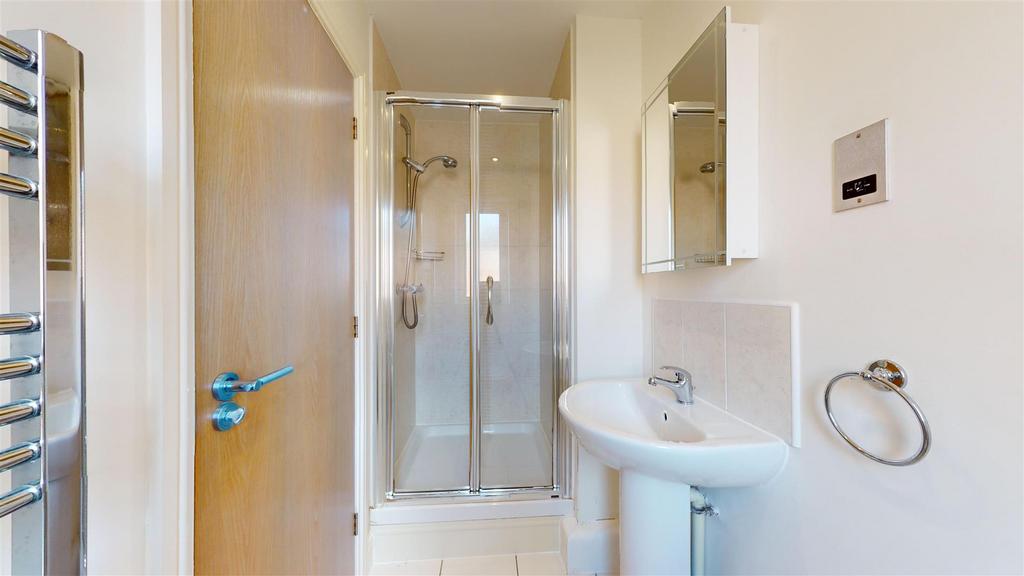 10 St Julian's Mews Bedroom One Ensuite.jpg