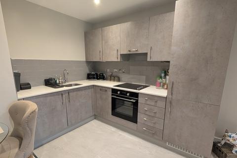 2 bedroom apartment to rent, Colborne Place, Woking GU21