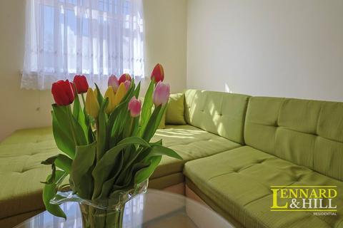 3 bedroom detached house for sale, Falcon Avenue, Grays RM17