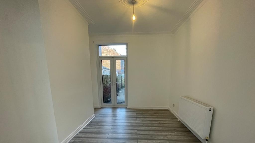 Through Lounge/Dining Area