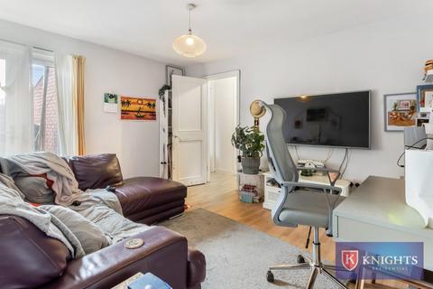 1 bedroom maisonette for sale, Statham Grove, London, N18