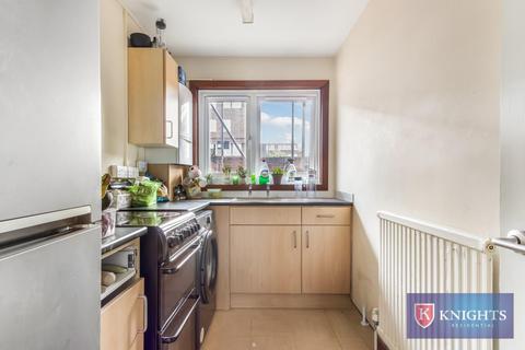 1 bedroom maisonette for sale, Statham Grove, London, N18