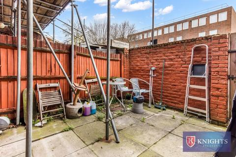 1 bedroom maisonette for sale, Statham Grove, London, N18