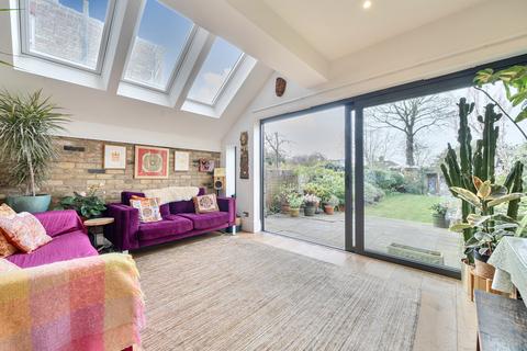 3 bedroom terraced house for sale, Sutton Road, Muswell Hill, London, N10