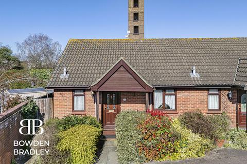 1 bedroom bungalow for sale, Headingley Close, Hainault, IG6