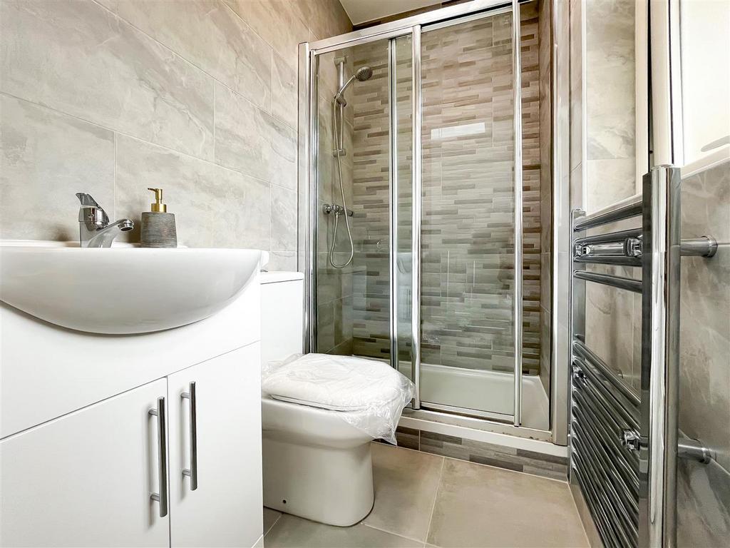 Bathroom (1 of 1).jpg