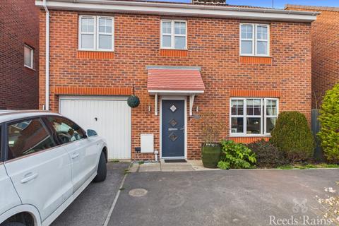 4 bedroom detached house for sale, Airedale Drive, East Yorkshire YO16
