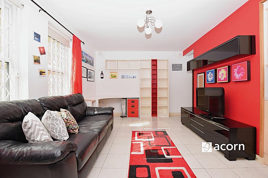 Living Room (2)