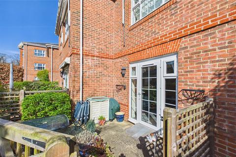 1 bedroom retirement property for sale, London Road, Camberley, Surrey, GU15