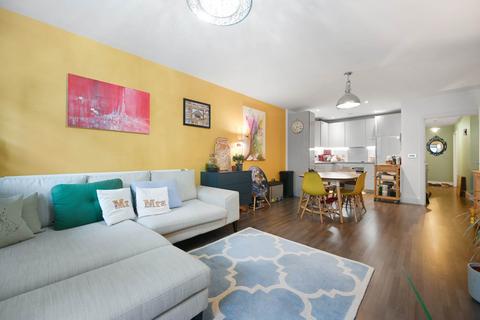 2 bedroom flat to rent, Two Bedroom New Build Flat in Surrey Quays