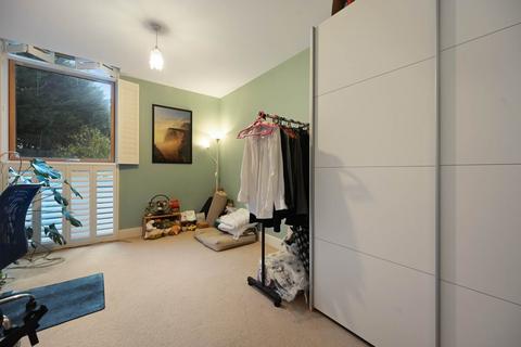 2 bedroom flat to rent, Two Bedroom New Build Flat in Surrey Quays