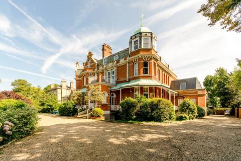 2 bedroom flat to rent, Putney Hill, Putney, London, SW15