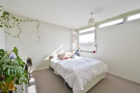 3 bedroom flat to rent, Lacy Road, West Putney, London, SW15